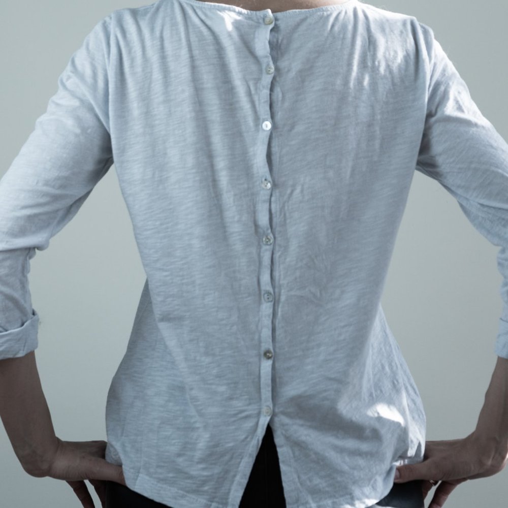 The White Company Blue 3/4 Sleeved Shirt (Buttons Down the Back!)